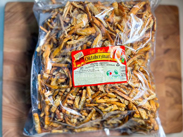 Нитка ЖАРЕНАЯ "Чеснок с зеленью" Oktobersnack 1 кг (сырный продукт) в Петропавловске-Камчатском