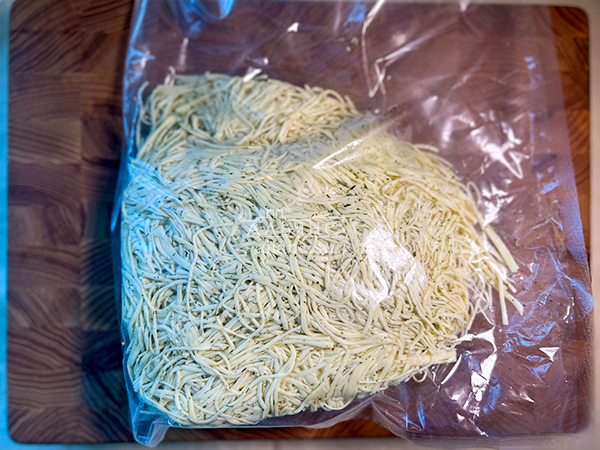 Сырный продукт ФЕРМЕРСКИЙ паутинка  укроп/чеснок в Петропавловске-Камчатском