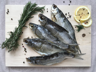 Арахис со вкусом сыра с чесноком: Вобла вяленая астраханская крупная