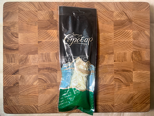 Сыр 100 гр ГОРНЫЙ СЫРОВАР (Косичка с укропом и чесноком) в Петропавловске-Камчатском