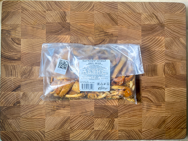 Сыр 150 гр ГОРНЫЙ СЫРОВАР (Ассорти копчёный с укропом и чесноком) в Петропавловске-Камчатском